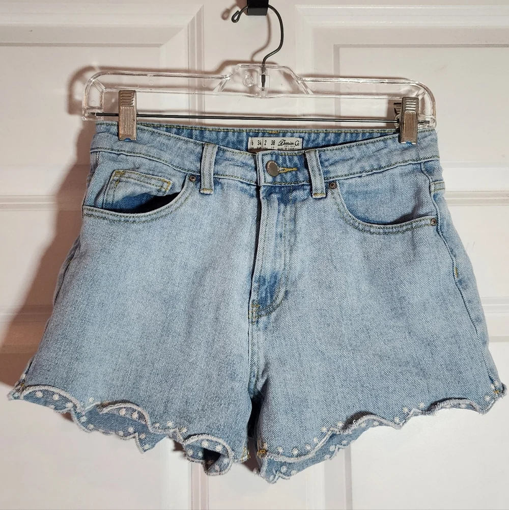 Denim & Co Women's Blue Denim Shorts Scallop Trim US 2